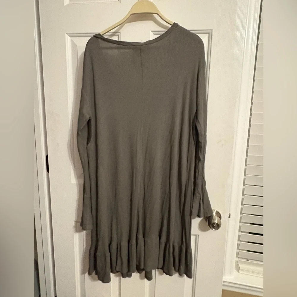 Elegant Two-Tone Long Sleeve‎ Dress by Umgee - Picture 2 of 4